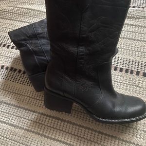 Indigo by Clark’s leather cowboy style boots